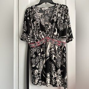 Liz Lange Maternity V-Neck Paisley Print Short Sleeves with Ties Top Size: Large